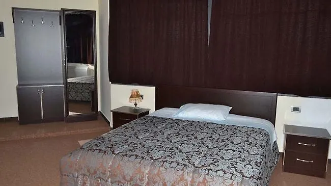 Отель Verzaci Ринас